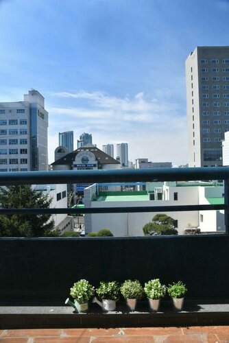 Dolma Guesthouse Hongdae, Rezervasyon Misafirhane Seul Oteller, Aleumdeuli Small Library yakınındaki