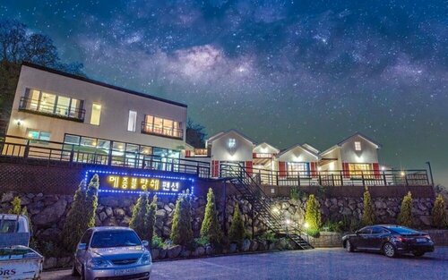 Yeosu Maison Blanche Pension, Забронировать Отель Dolsan-eup Йосу