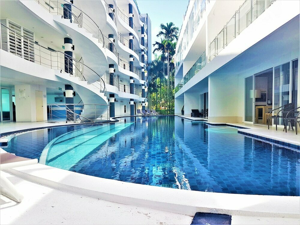 Sunset Plaza Apartment