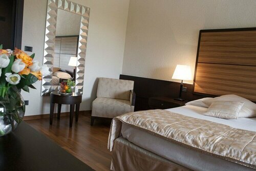 La Bettola, Đặt Khách sạn Carisio Piemonte
