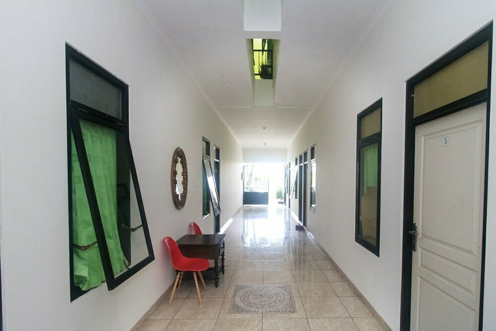 RedDoorz Syariah near Stasiun Madiun