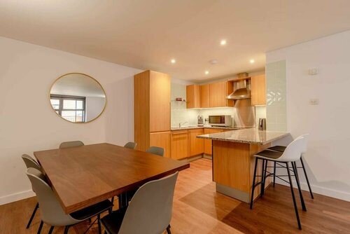 Modern And Spacious 2 Bedroom in Central London, Забронировать Отель Отели Большого Лондона 3 звезды, 3*