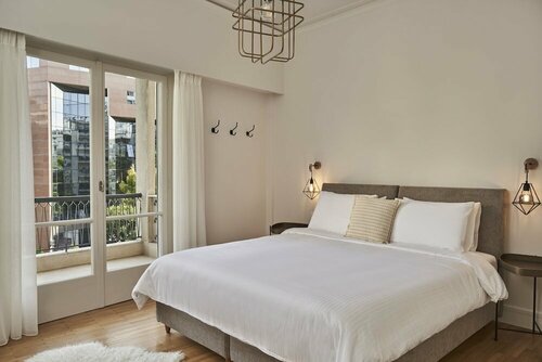 Chic n Bright 3 Bd Apt with Hilton View, Забронировать Апартаменты/квартира Афины периферийная единица Центральные Афины