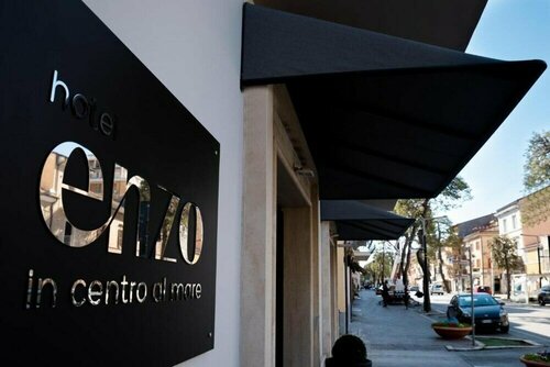 Hotel Enzo, Varaa Hotelli Porto Recanati Conero