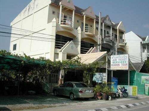 Hua Hin Tour Guesthouse, Забронировать Гостевой дом Отели Хуахин с парковкой, рядом с Рынок Цикада, Парковка