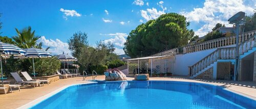 Residence Il Falco, Book Lejlighedshotel Hoteller i Foresta Umbra med parkering, Parkering