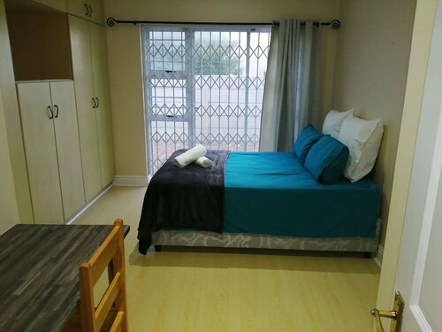 7 Amery Crescent Guesthouse, Забронировать Отель Порт-Элизабет 