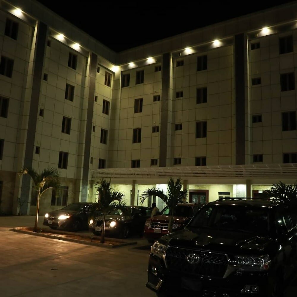 Elegant Hotel & Suites by City Green