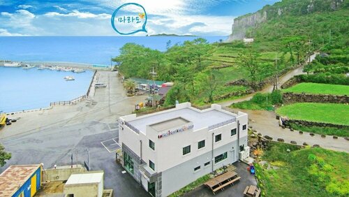 Seogwipo Daepyeong Olleh Pension, Забронировать Гостевой дом Отели Согвипхо с парковкой, Парковка