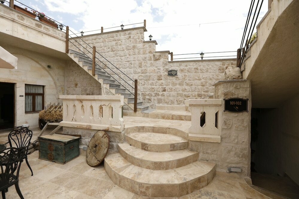 Ada Cave Suites