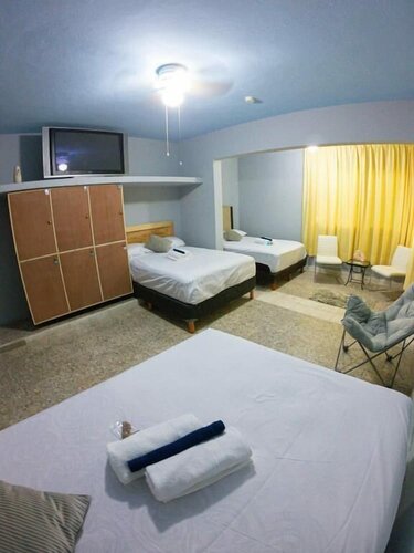 Royal Honey Hostel, Забронировать Хостел Хостелы Канкун, рядом с Арена для боя быков, Хостел