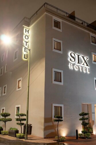 Six Hotel Guadalajara Expiatorio, Забронировать Отель Недорогие отели Гвадалахары, рядом с Guadalajara Wax Museum, недорого