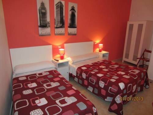 Hostal Bruña Paseo del Prado, Забронировать Хостел Хостелы Мадрида, рядом с Театр «Наве 73», Хостел