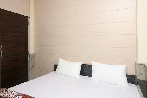 SPOT ON 43881 New Era Guest House, Забронировать Гостевой дом Нарела штат Харьяна