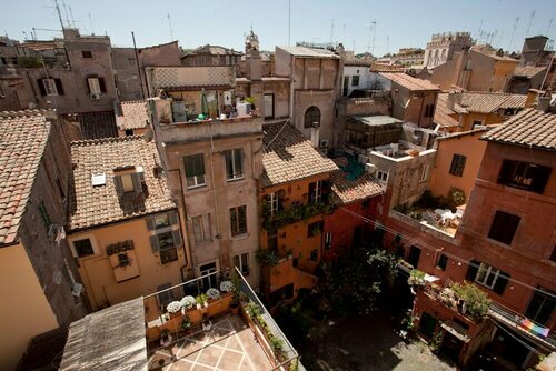 Princely Penthouse on the Pilgrims' Way, Book Hotel Navona Rom