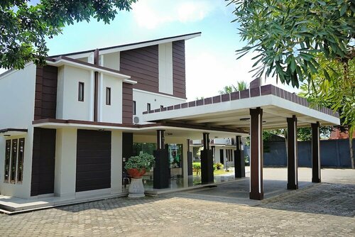 Guest House Loemajan by OYO Rooms, Book Pension Hoteller i Jambi med parkering, Parkering