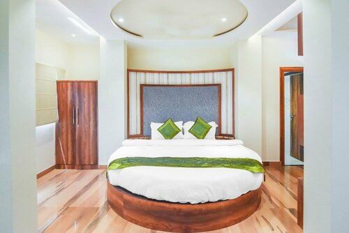 Treebo Saffron Varanasi, Забронировать Отель Отели штата Уттар-Прадеша с парковкой, Парковка