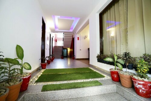 OYO 8822 Sector 31, Забронировать Отель Отели штата Харьяны с парковкой, Парковка