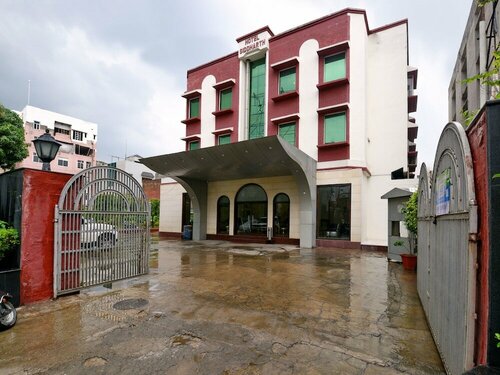 OYO 10706 Hotel Siddhartha, Забронировать Отель Отели штата Уттар-Прадеша с парковкой, Парковка