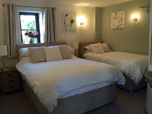 Old Street B&B, Rezervați Bed and Breakfast Hoteluri în Gloucestershire cu parcare, Parcare