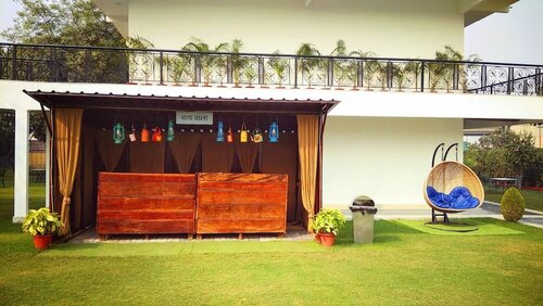 AapnoGhar Resort Gurgaon, Забронировать Отель Отели штата Харьяны с парковкой, Парковка