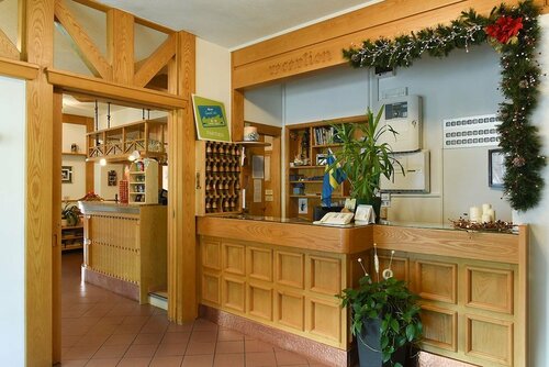 Hotel Villa Melì, Забронировать Отель Отели Предаццо с парковкой, рядом с Stalimen - Gardonè Gondola, Парковка